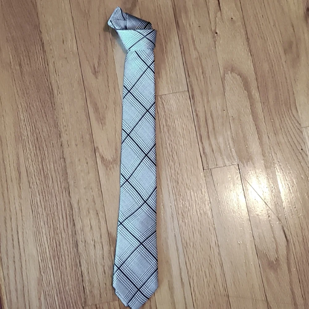 Boys tie black white plaid